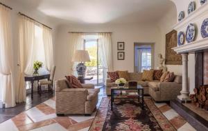 Гостиная зона в Anantara Villa Padierna Palace Benahavís Marbella Resort - A Leading Hotel of the World
