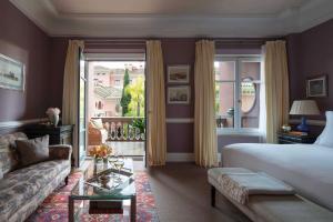 Гостиная зона в Anantara Villa Padierna Palace Benahavís Marbella Resort - A Leading Hotel of the World