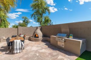 Gallery image of Htd Pool Spa Arcade State Farm Stadium in Avondale