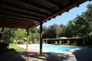 Bazén v ubytovaní Loretta - Private holiday apartment with shared pool alebo v jeho blízkosti