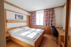 Postel nebo postele na pokoji v ubytování Hotel Restaurant Schwarzer Adler