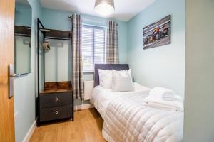 Voodi või voodid majutusasutuse Clover Apartment - Sleeps 5 - Free Parking, Self-Check-In, Fast Wifi and Sky TV by Yoko Property toas