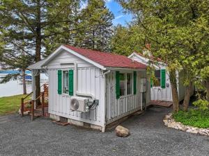 Το κτήριο όπου στεγάζεται  η παραθεριστική κατοικία