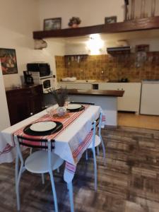 Kuchyň nebo kuchyňský kout v ubytování Studio centre ancien