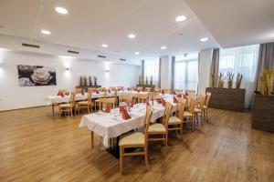 Restaurace v ubytování Hotel Restaurant Schwarzer Adler