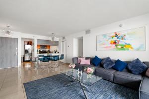 Χώρος καθιστικού στο The Ocean Breeze Feel Better It in Our Condo