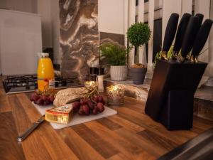 Jídlo v apartmánu nebo okolí + 53 fotografií