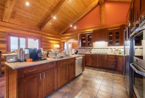 Imagen de la galería de NEW Black Horse Lodge, en Fiddletown 42 fotos más