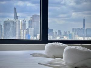 Postel nebo postele na pokoji v ubytování Vinh Hoi Apartments - Luxury Apartment Furnished Suites