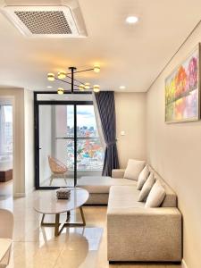 Posezení v ubytování Vinh Hoi Apartments - Luxury Apartment Furnished Suites