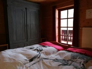 Chalet Dreibubenhaus.客房内的一张或多张床位