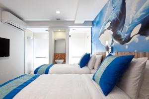 Кровать или кровати в номере Hotel Clover The Arts +34 фотографии