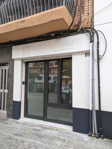 a front door of a building with a window at Loft en puerto de Valencia in Valencia