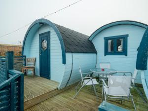 Gallery image of Sunset Retreats The Double Barrell in Ombersley +10 photos