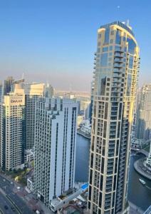 Nespecifikovaný výhled na destinaci Dubaj nebo výhled na město při pohledu z penzionu