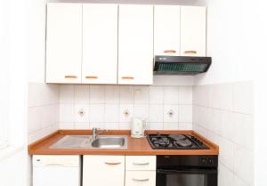 Kuchyň nebo kuchyňský kout v ubytování Rooms Karla