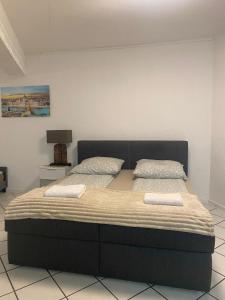 Postel nebo postele na pokoji v ubytování Ferienwohnung-Haus Saarbrücken