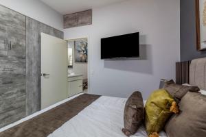 TV a/nebo společenská místnost v ubytování Pequeño espacio, gran lujo en Zapotlanejo Suite 304