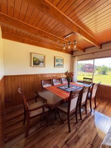 a dining room with a table and chairs at Hermosa casa de campo cerca de Puerto Varas y el aeropuerto in Puerto Montt +29 photos
