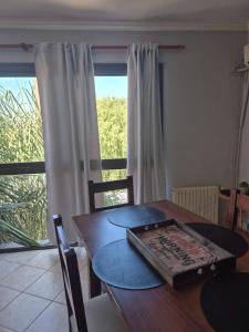 a dining room table with a cake on top of it at LUMINOSO Y COMPLETO DEPARTAMENTO CENTRO Villa Carlos Paz in Villa Carlos Paz