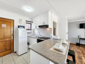 Gallery image of 9 mins to beach, Wifi, Parking, Balcony, Braai in Cape Town