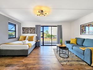 Gallery image of 9 mins to beach, Wifi, Parking, Balcony, Braai in Cape Town +17 photos