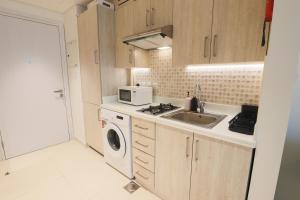 Кухня или мини-кухня в Fantastic Studio Apartment at Palm Jumeirah
