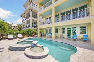 an image of a house with a swimming pool at Ocean View, Gulf Access, Close to Beach, Private heated Pool - Island Waters - Roelens in Fort Myers Beach