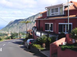 Nespecifikovaný výhled na hory nebo výhled na hory při pohledu z apartmánu