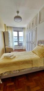 a bedroom with a large bed and a large window at Pão de Açúcar in Rio de Janeiro