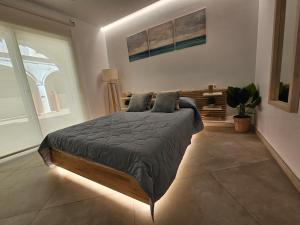Posteľ alebo postele v izbe v ubytovaní Apartamento Puerto Marina Beach