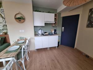 a kitchen and dining room with a table and a dining room at Le Petit Marais in Saint-Martin-lez-Tatinghem +16 photos