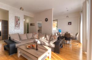 Ruang duduk di Sea View Apartments MonteBook