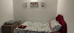 Rúm í herbergi á Hostal Maison Belle