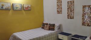 Rúm í herbergi á Hostal Maison Belle