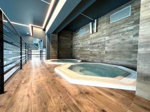 Fotografia z galérie ubytovania Apartment Superior Baltic with Terrace - FREE Pool, Saunas, Jacuzzi, Fitness, Salzgrotte v destinácii Kołobrzeg