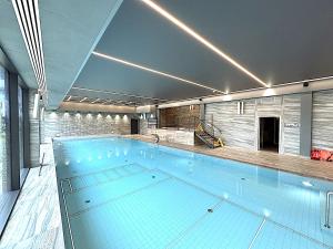 Bazén v ubytovaní Apartment Superior Baltic with Terrace - FREE Pool, Saunas, Jacuzzi, Fitness, Salzgrotte alebo v jeho blízkosti