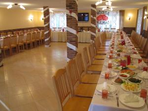 a long table in a restaurant with plates of food at Seedri Guesthouse in Võru