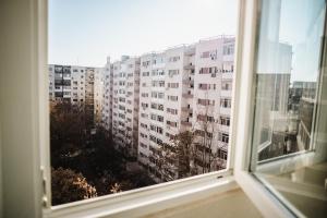 En balkon eller terrasse på CozyApartment near MetroGorjului