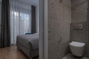 Un baño de Plaza Elegant Suites 20 fotos más