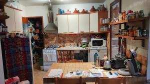 Kuchyňa alebo kuchynka v ubytovaní Chambre dans villa + 18 fotografií