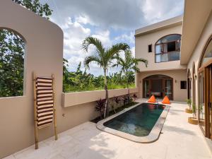 Πισίνα στο ή κοντά στο Stunning new 2-Bedroom Villa with Private Pool in North Canggu