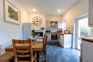 a kitchen and dining room with a table and chairs at HIGH SAINT COTTAGE - Stunning 3 Bed Accommodation located in Ripon, North Yorkshire in Ripon
