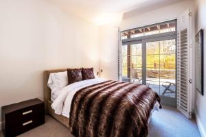Giường trong phòng chung tại Luxury Ski Escape-Panache 506