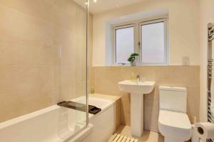 Ένα μπάνιο στο Blackwater Villa Witham +26 φωτογραφίες