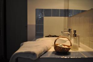 A bathroom at Podere L'Olmaia