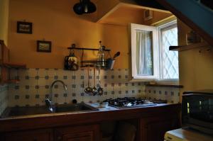 A kitchen or kitchenette at Podere L'Olmaia