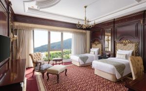 Postel nebo postele na pokoji v ubytování Shamakhi Palace Sharadil