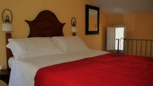 A bed or beds in a room at Podere L'Olmaia