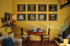 A seating area at Podere L'Olmaia